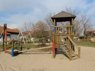 Kletterhaus mit Brücke (© EM/Urlaubsregion Freinsheim)