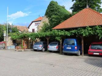 Parkplatz Dorfplatz Dackenheim Bild 2 (© Urlaubsregion Freinsheim)