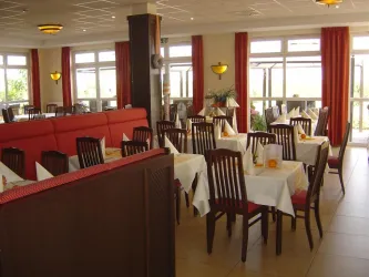 Golfgarten Restaurant - innen, vorderer Bereich (© Restaurant Golfgarten)