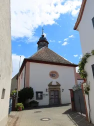 Prot. Kirche auße, Blick auf Eingangstür (© Urlaubsregion Freinsheim)