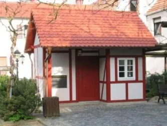 Backhaus gegenüber der evang. Kirche (© Bobenheim)