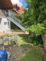 Gartenansicht mit Außentreppe