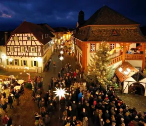 Weihnachtsmarkt hist. Marktplatz (© Verkehrsverein Freinsheim)