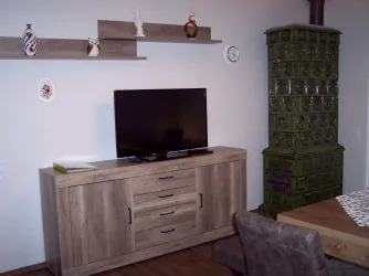 Wohnung EG - Wohnbereich mit Kachelofen (© Familie Fuchs)