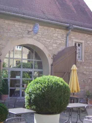 Von-Busch-Hof, Eingangstor (© Urlaubsregion Freinsheim)