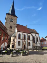 Prot. Kirche am Markt mit Marktplatz und hist. Rathaus