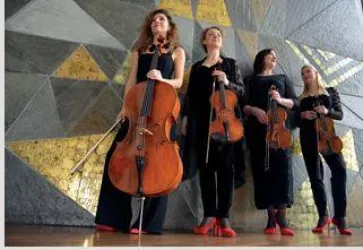 Das Chiarina Quartett mit 3 Geigen und einem Violoncello