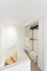 OG: Treppenhaus Kleiderschrank