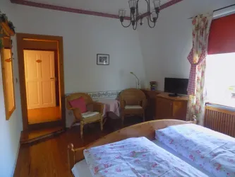 Schlafzimmer 1 mit Bad en Suite (© B. Niederauer)