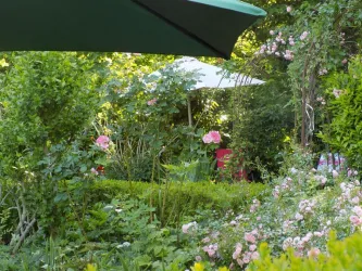 ..der idyllische Landhausgarten (© B. Reibold-Niederauer)