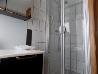 Dusche Bad 1 (© B. Reibold-Niederauer)