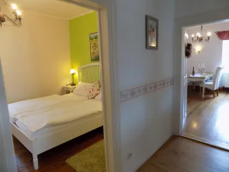 Schafzimmer 2 mit Bad en Suite (© B. Niederauer)
