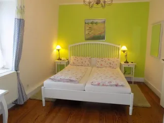 2.Schlafzimmer (© B. Reibold-Niederauer)