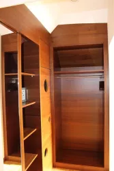 Zimmer 21_Kleiderschrank (© Altstadthof)