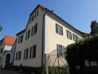 Gottfried-Weber Haus mit Eingangstor (© Urlaubsregion Freinsheim)