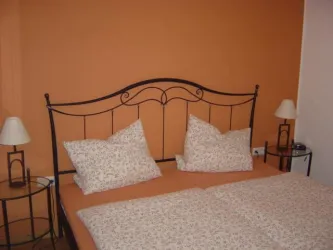 FeWo - Schlafzimmer 1 (© Am Hahnenturm)
