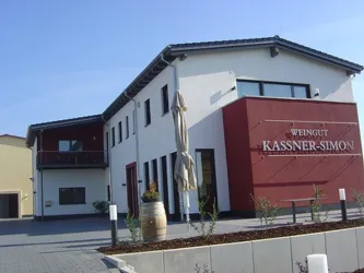 Außenansicht Vinothek des Weinguts Kassner-Simon (© Weingut Kassner-Simon)