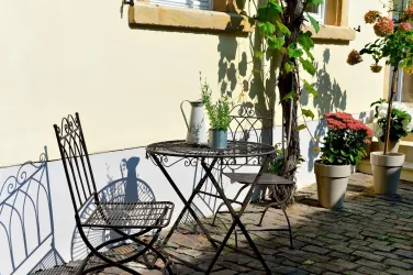 Sitzplatz im Hof (© Weingut Gehrig)