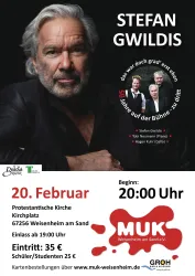 Stefan Gwildis mit dem Programm des Konzertes 