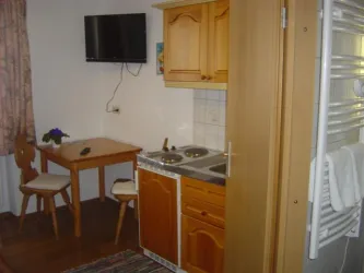 Winzerhof Mayer - DZ 1. OG mit Küchenzeile und TV