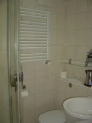 Winzerhof Mayer - Doppelzimmer 1. OG o. TV - Bad