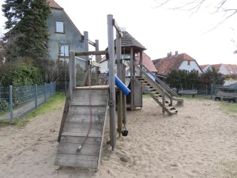 Kletterhaus mit Sandschütte (© EM/Urlaubsregion Freinsheim)