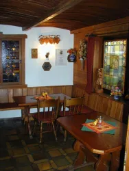 Weingut Walter Henninger - Weinprobierstube (© Weingut Walter-Henninger)
