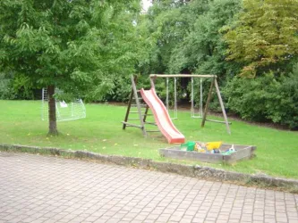 Garten mit Spielgeräten