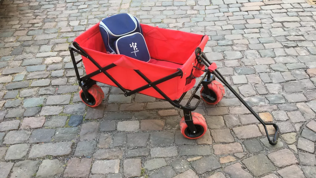 Bollerwagen mit Picknickrucksack 