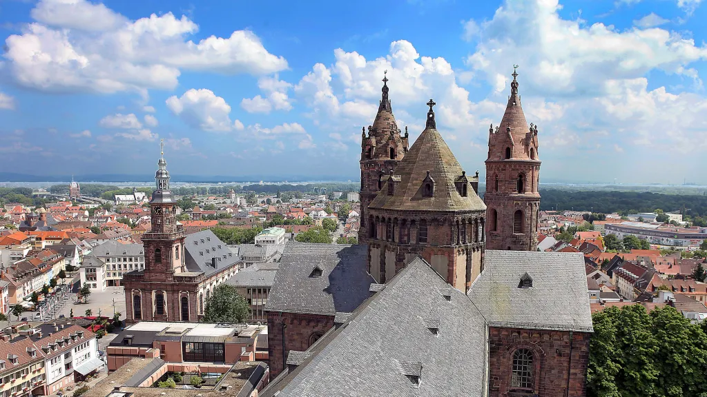 Wormser Dom aus Vogelperspektive mit Stadt