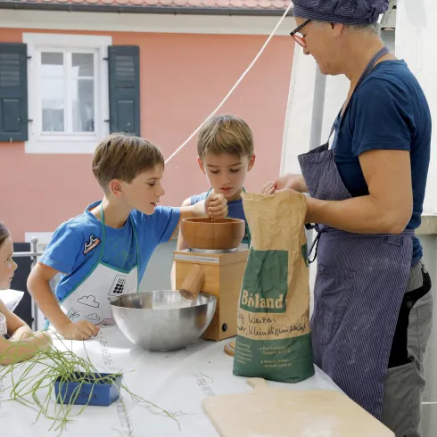 Brotbackkurs (© Verein Backhaus Freinsheim e.V.) Brotbackkurs (© Verein Backhaus Freinsheim e.V.)