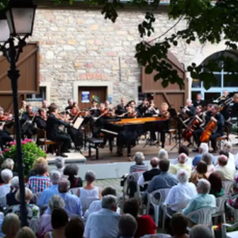 Open Air-Konzert am von-Busch-Hof (© von-Busch-Hof "Konzertant" e.V.)