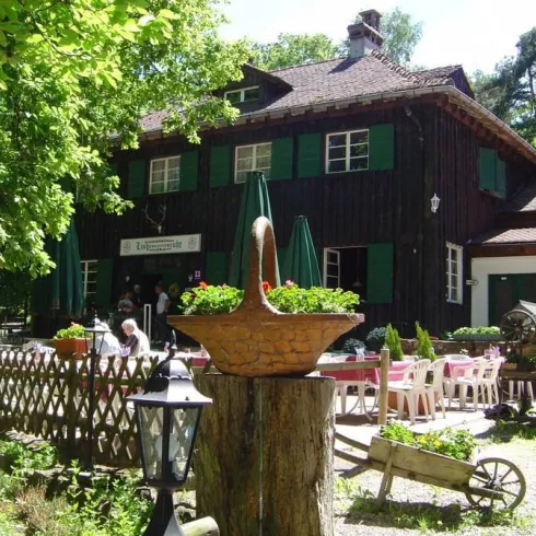 Lindemannsruhe - Außenansicht mit Terrasse (© Archiv Urlaubsregion Freinsheim)