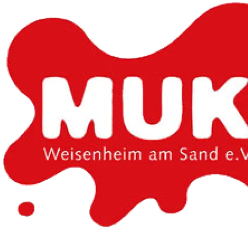 <p>Rotes Logo mit weißer Aufschrift von MUK Weisenheim am Sand.</p>