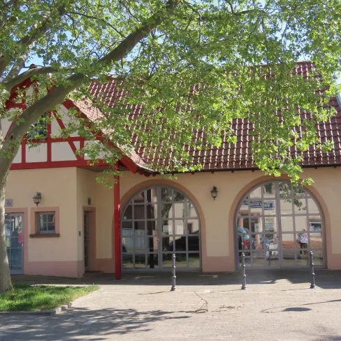 Dorfplatz Weisenheim am Berg (© EM Urlaubsregion Freinsheim) Dorfplatz Weisenheim am Berg (© EM Urlaubsregion Freinsheim)