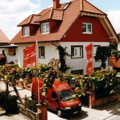 Weingut Veddeler - Hofansicht (© Weingut Veddeler)