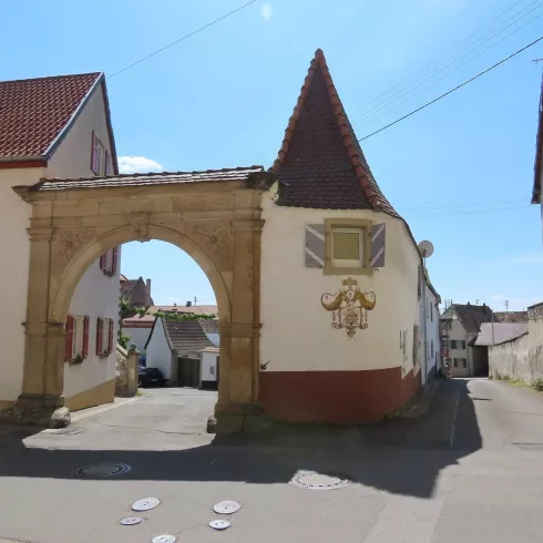 Pfaffenhoftor (© Urlaubsregion Freinsheim - E. Metzger) Pfaffenhoftor (© Urlaubsregion Freinsheim - E. Metzger)