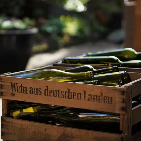 Holzkiste mit "Wein aus deutschen Landen"